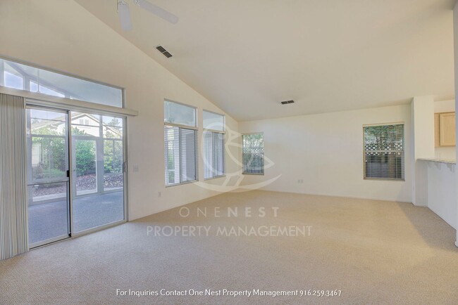 Building Photo - Welcome to Your Dream 55+ Oasis in Sun City Roseville!