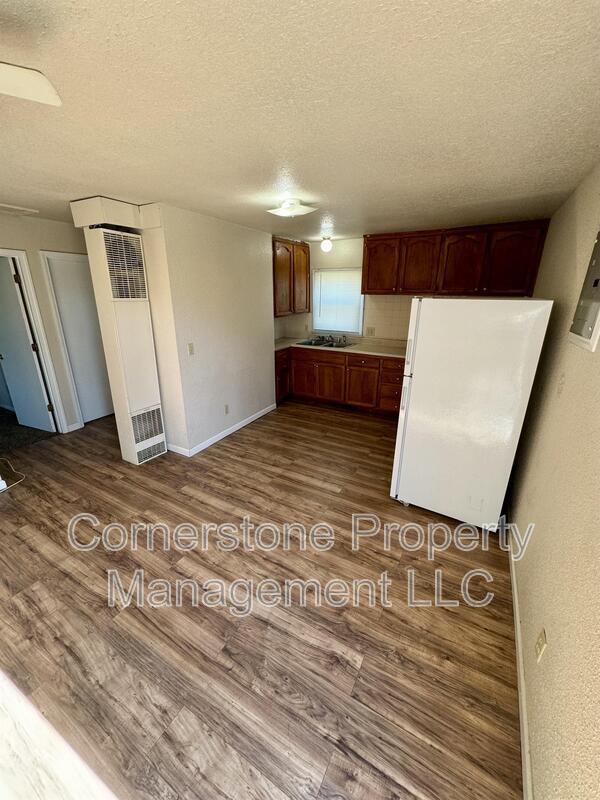 Building Photo - 8345 Lakeview Dr