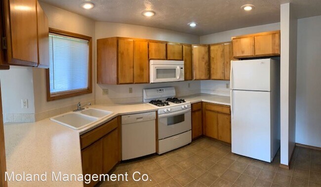 Building Photo - 3 br, 3 bath House - 9812 E. Maringo Dr.