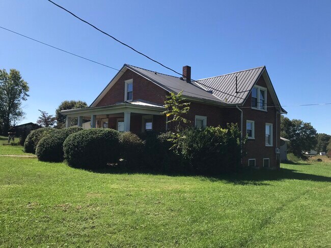 Foto del edificio - 2600 Connelly Springs Rd