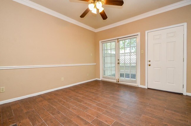 Building Photo - 2121 El Paseo St