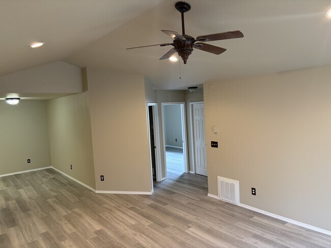 Foto del edificio - 15064 Anthony St