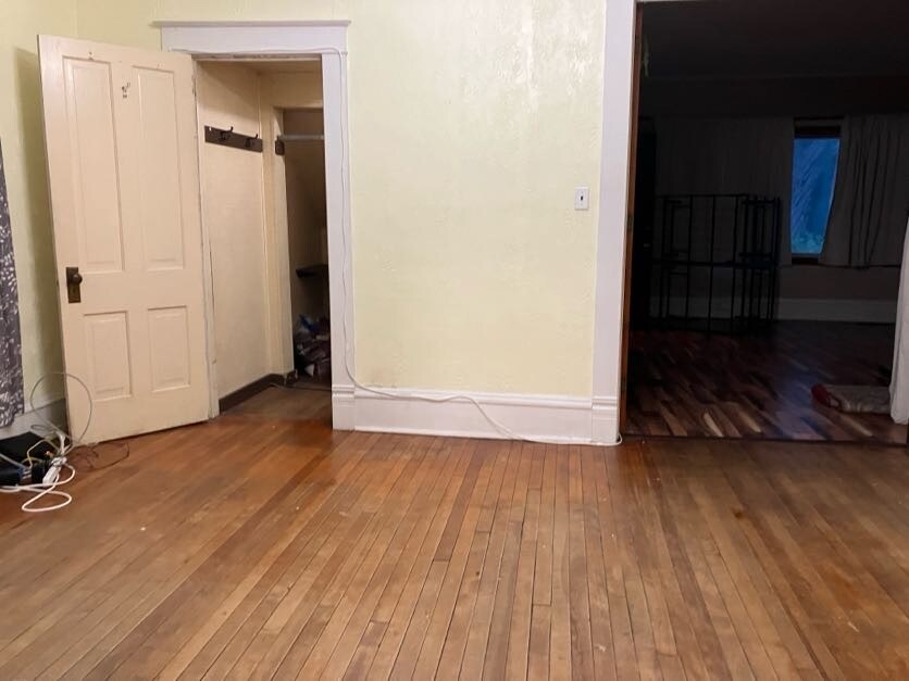 517 11th Ave W Unit Downstairs, Ashland, WI 54806 Apartments in