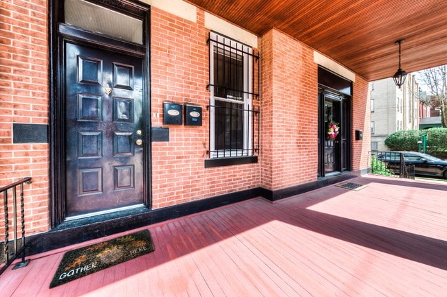 Building Photo - 717 S Negley Ave