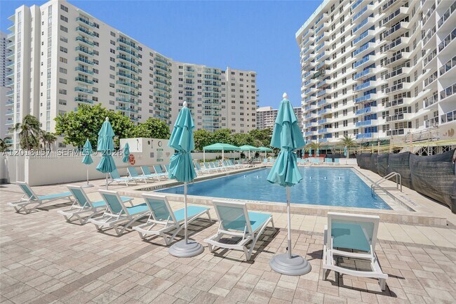 Foto del edificio - 3725 S Ocean Dr