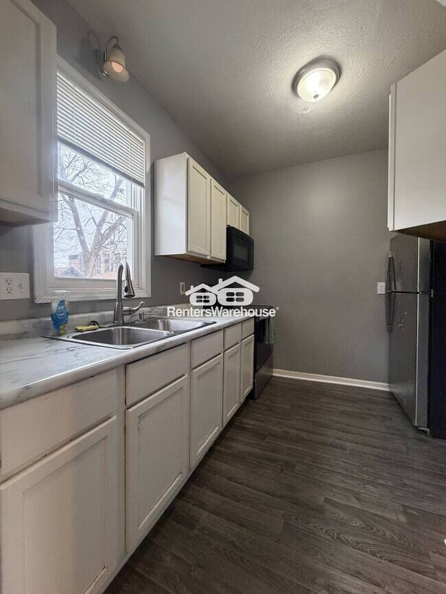 Foto del edificio - Available Now 5 bedroom 2 bath Duplex in Minneapolis