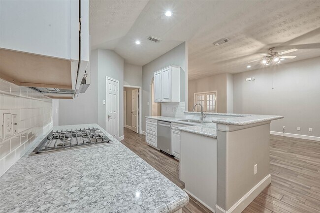 Building Photo - 15943 Pleasant Green Cir