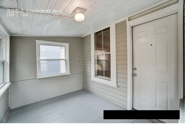 Mudroom - 3262 Linwood Ave