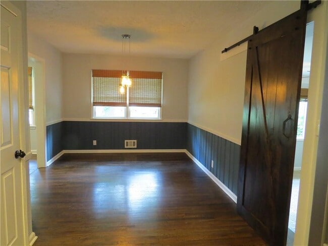 Foto del edificio - 1570 Van Epps St SE