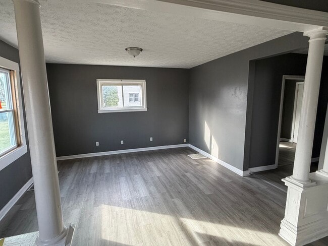 Foto del edificio - 316 W 10th St