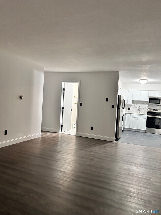 Foto del edificio - 1109 Waterbury Rd