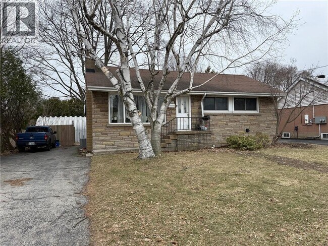 Photo du bâtiment - 180 W 18th St