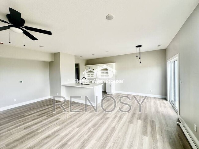 Building Photo - 7000 Lake Hill Dr