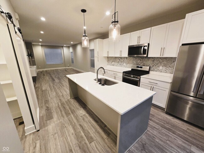 Foto del edificio - 28 Central Greens Blvd