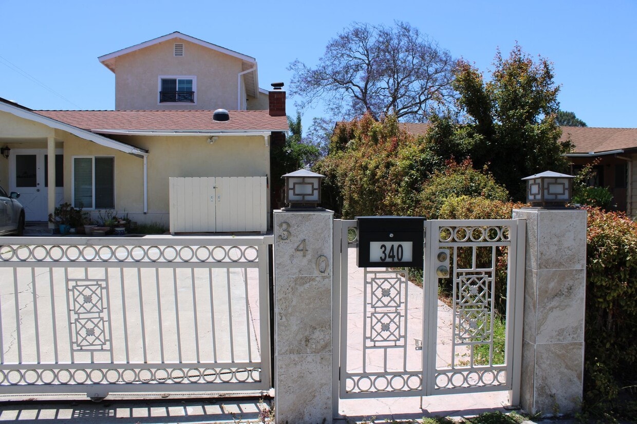 Primary Photo - 2 Bedroom, 1 Bathroom Apartment
