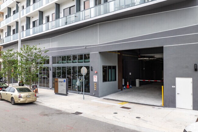 Building Photo - Smart Brickell