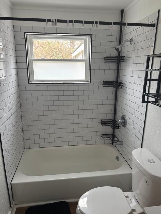 Bath - 1032 Oak Ave