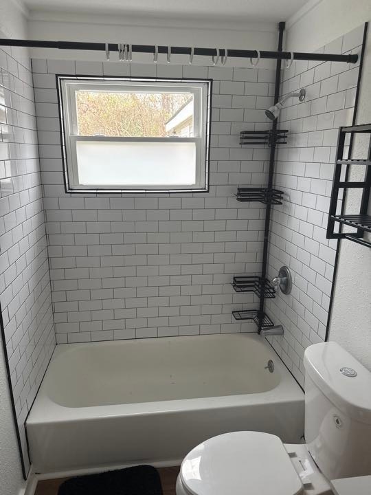 Bath - 1032 Oak Ave