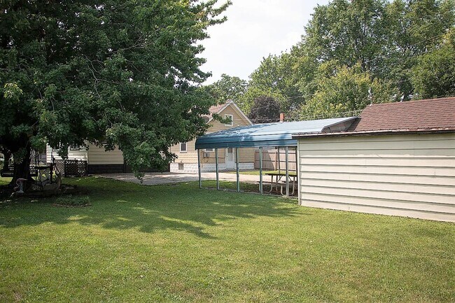 Building Photo - 2200 7th Ave