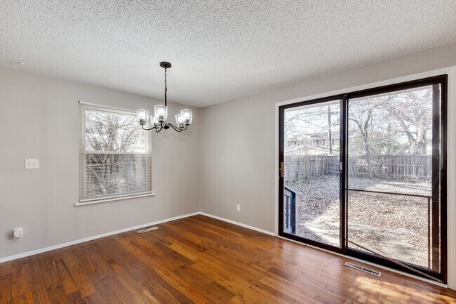 Building Photo - Don’t miss out on this beautiful 3 bedroom, 2 bath home in Bel Aire!