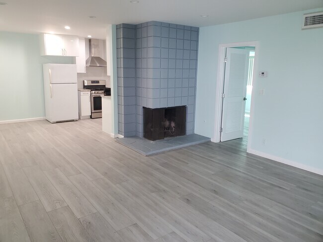 Foto del edificio - 12850 Moorpark St