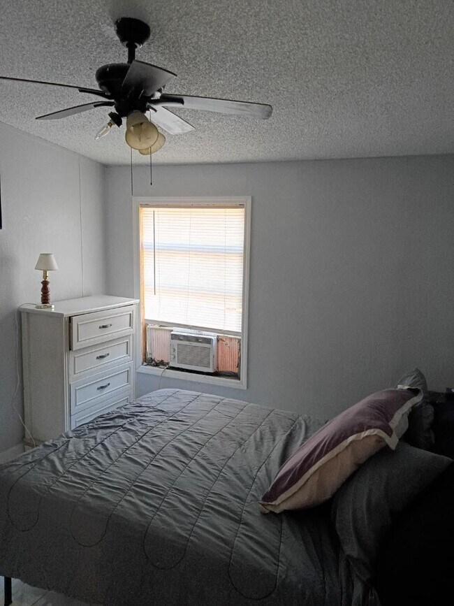 Foto del edificio - 18095 Spangler Ave