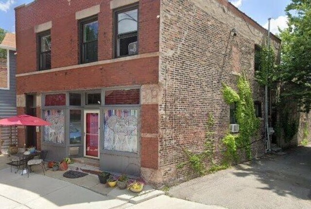 Building Photo - 1911 S Canalport Ave