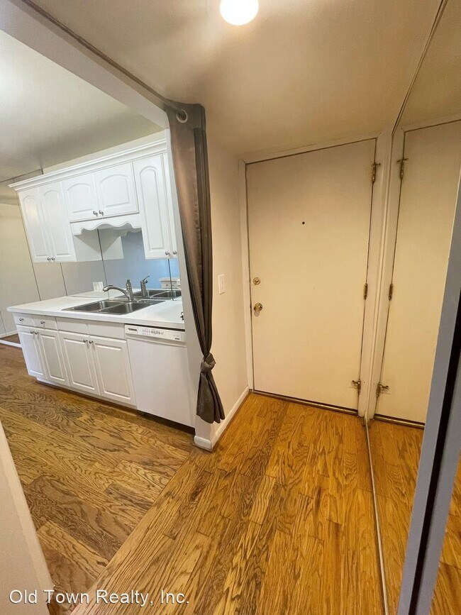 Foto del edificio - 2 br, 2 bath House - 9695 Bayview Dr.  #217