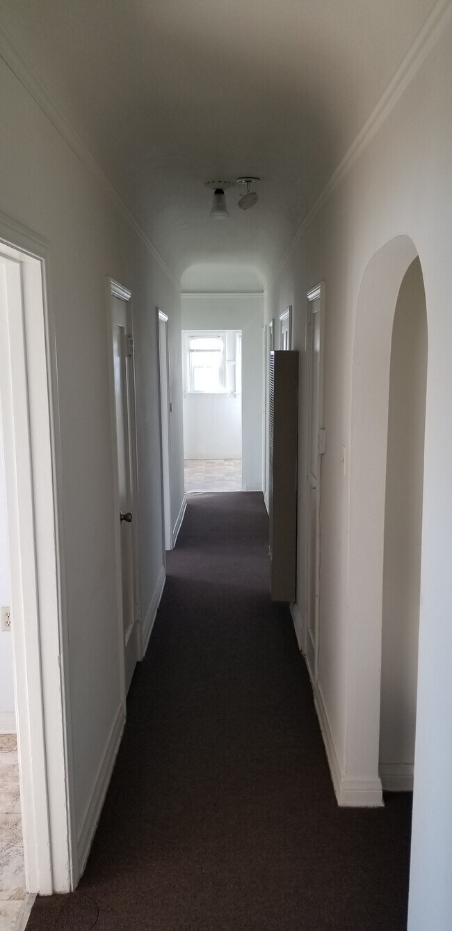 Foto del edificio - 2829 1/2 Buckingham Rd