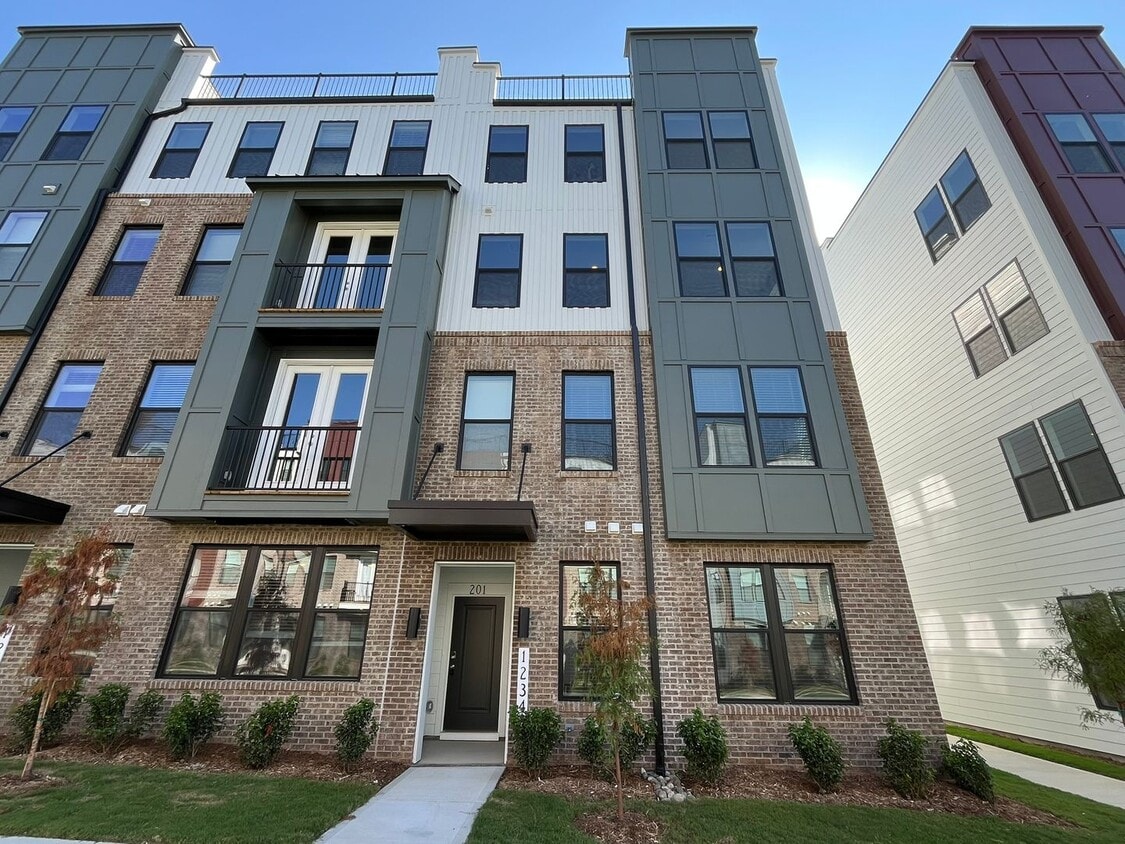 Primary Photo - **OFFERING FIRST MONTH'S RENT FREE** New C...