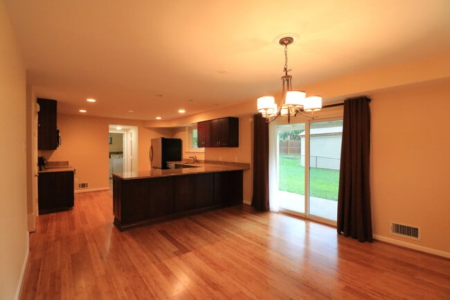 Foto del edificio - "Coming Soon". 4 bed + 2.5 Bath Stunning Split-Level in Kemp Mill