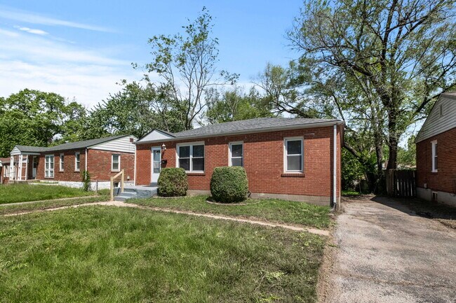 Building Photo - 9029 Trefore Ave