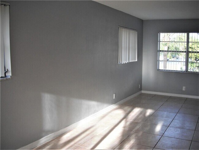 Foto del edificio - 4163 SW 67th Ave