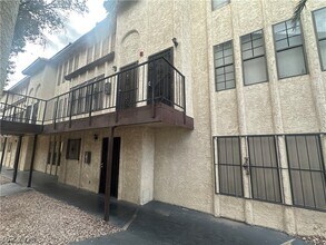 Building Photo - 2080 E Karen Ave
