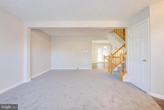 Foto del edificio - 9307 Vanguard Ct