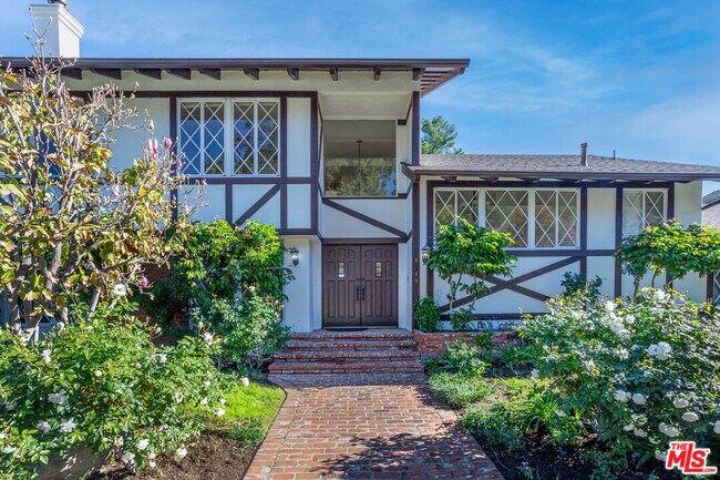 Building Photo - 4544 Totana Dr