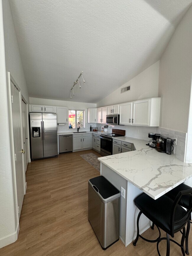 Foto del edificio - 16652 N 19th St