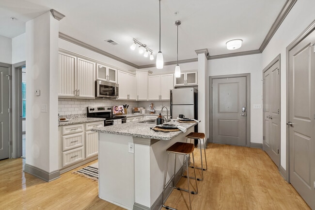 Building Photo - Hawthorne at Weaverville