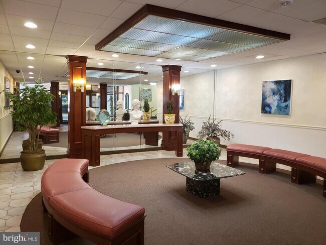 Building Photo - 130 Slade Ave