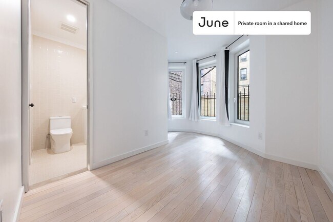 Foto del edificio - Room in Shared 4 bed/2 bath home in Ditmas Park
