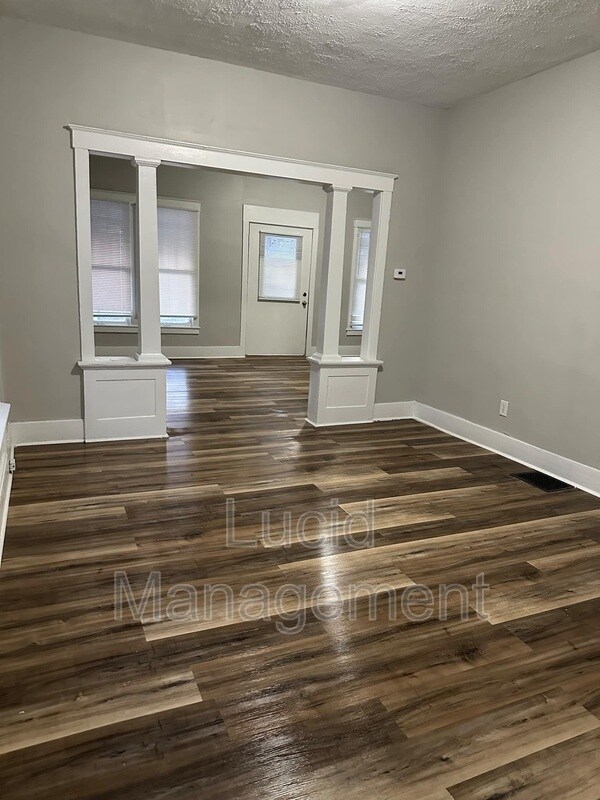 Foto del edificio - 661 Cecil Ave