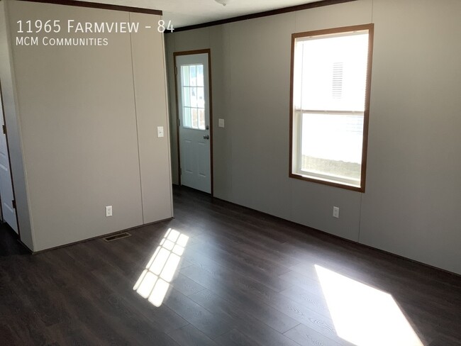 Building Photo - AVAILABLE NOW! 11965 Farmview - Site 84