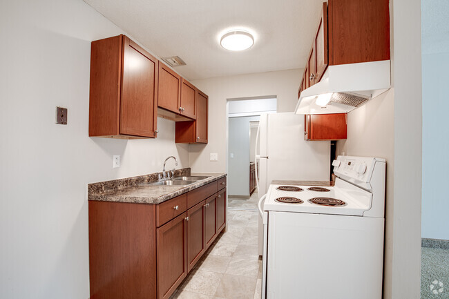 1BR, 1BA - 625SF - 1BR Deluxe - Pine Tree Park Apartments