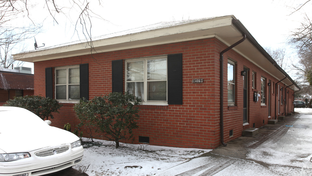 Primary Photo - 1013 W Friendly Avenue
