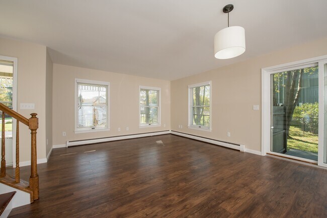 Building Photo - 1439 NY-9P