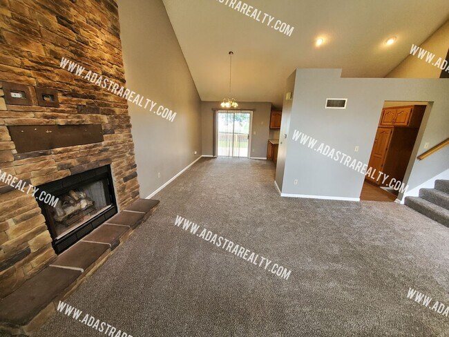 Foto del edificio - Gorgeous Shawnee Mission NW Home-Coming SO...