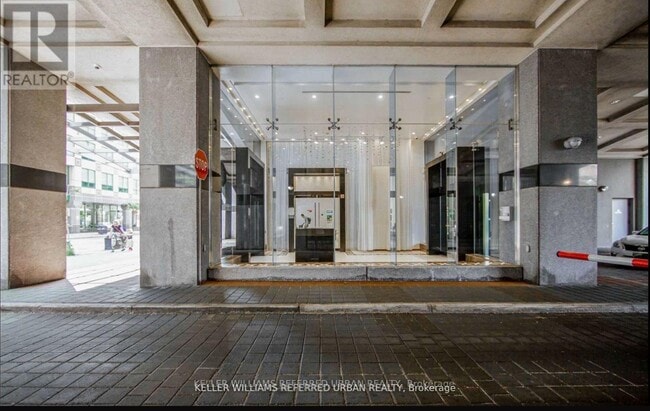 Photo du bâtiment - 20 Blue Jays Way