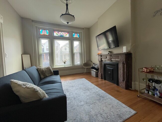 Foto del edificio - 2646 N Wilton Ave