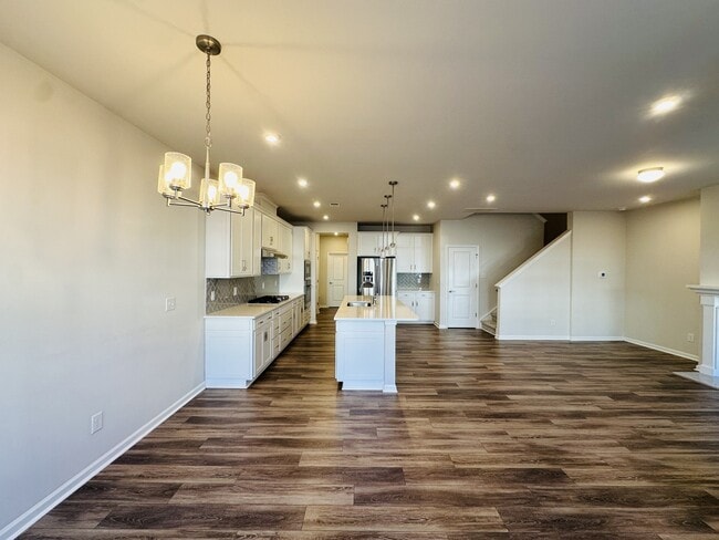 Foto del edificio - 5851 Strathmore Ct