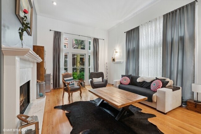Foto del edificio - 2306 N Greenview Ave